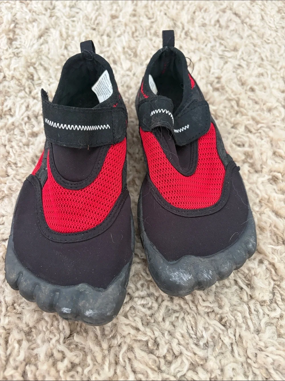 Newtz Water Shoes Black/Red - size 13/1